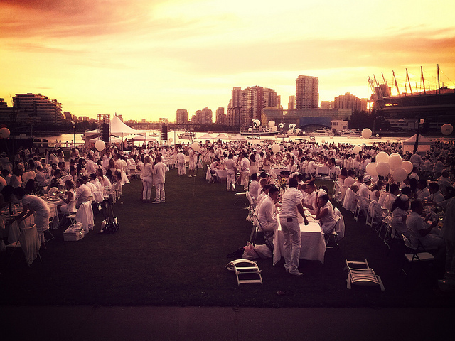 Diner en Blanc